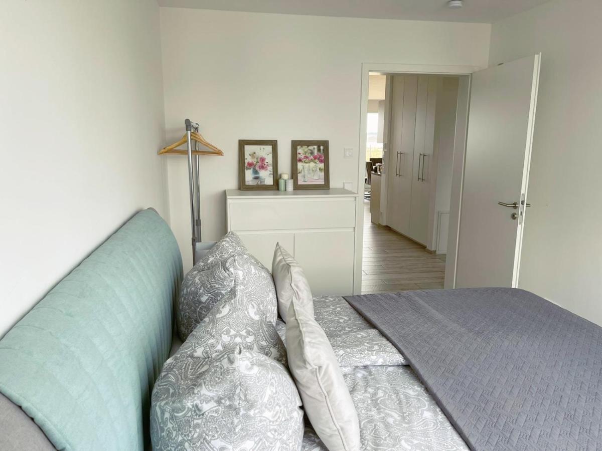 Exklusives Apartment Mit Blick Auf Den See Grossraeschen Exterior photo
